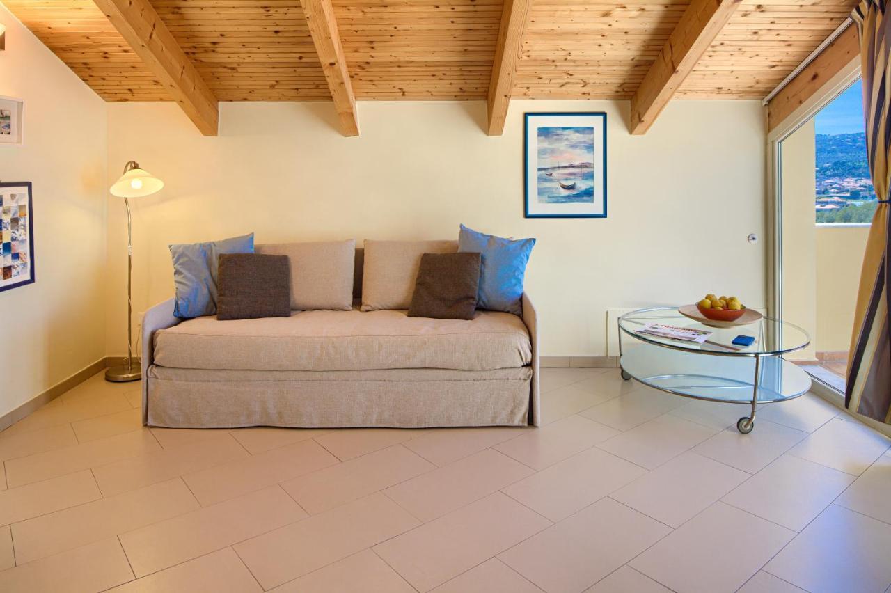 Appartamenti Villa Il Poggiolo ดิอาโนมารีนา ภายนอก รูปภาพ