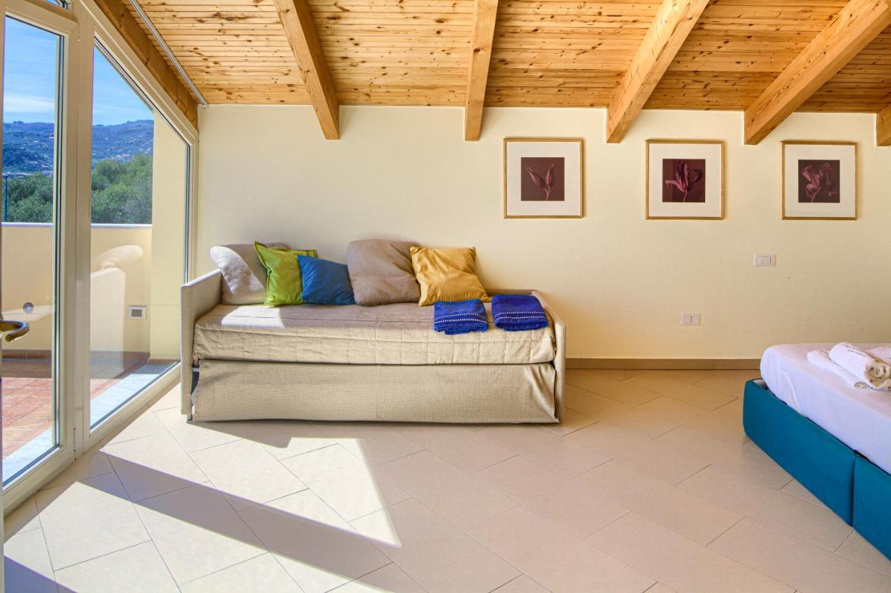 Appartamenti Villa Il Poggiolo ดิอาโนมารีนา ภายนอก รูปภาพ