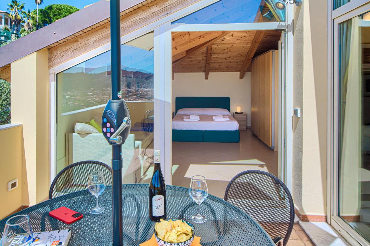 Appartamenti Villa Il Poggiolo ดิอาโนมารีนา ภายนอก รูปภาพ