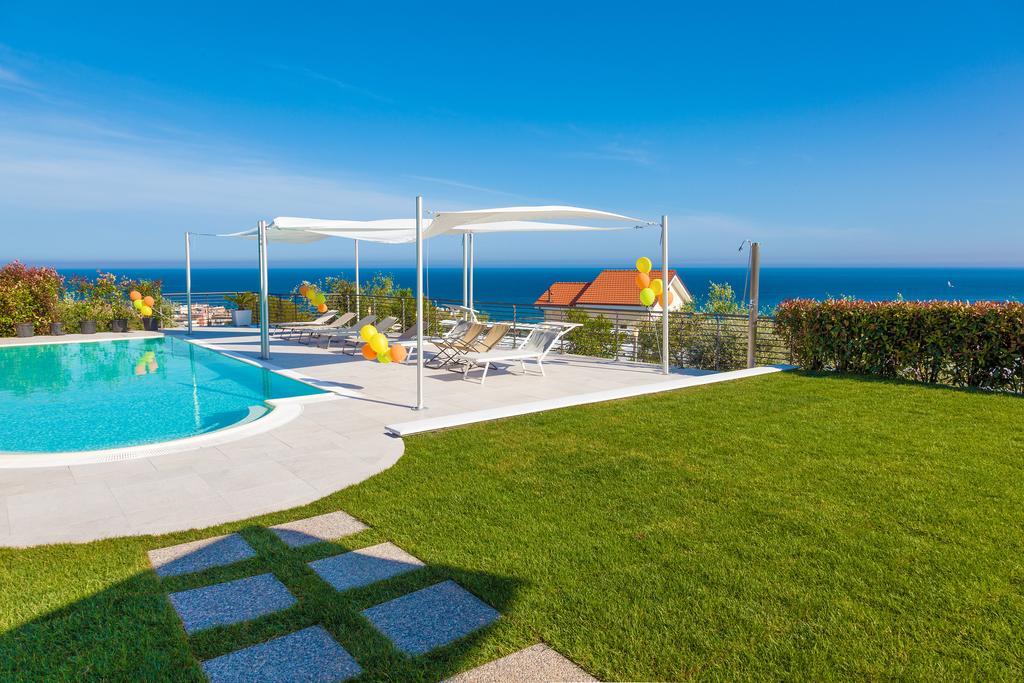 Appartamenti Villa Il Poggiolo ดิอาโนมารีนา ภายนอก รูปภาพ